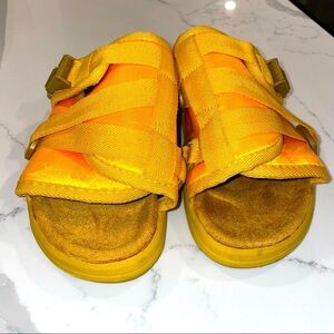 Beyond the edge of the world Mens size 6-7